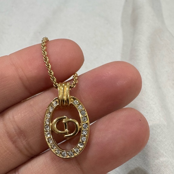 ✨Christian Dior Vintage Gold Tone CD Logo Oval
Pendant Necklace with Rhinestones - Picture 12 of 17